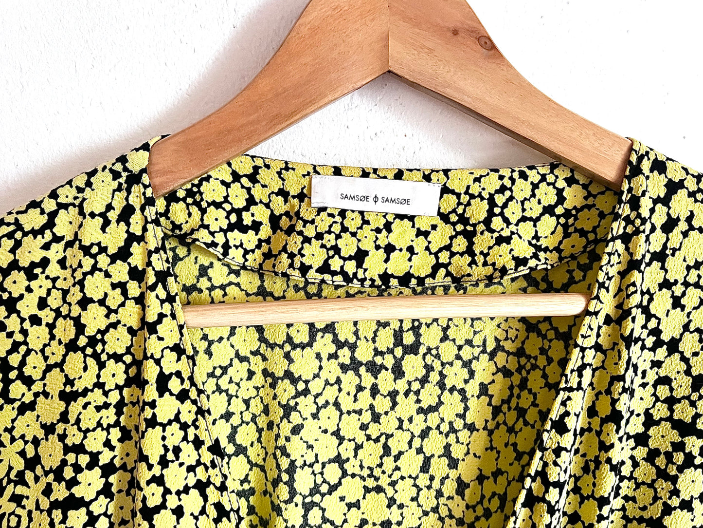 samsoesamsoe limonis black yellow flower wrap dress ruffle