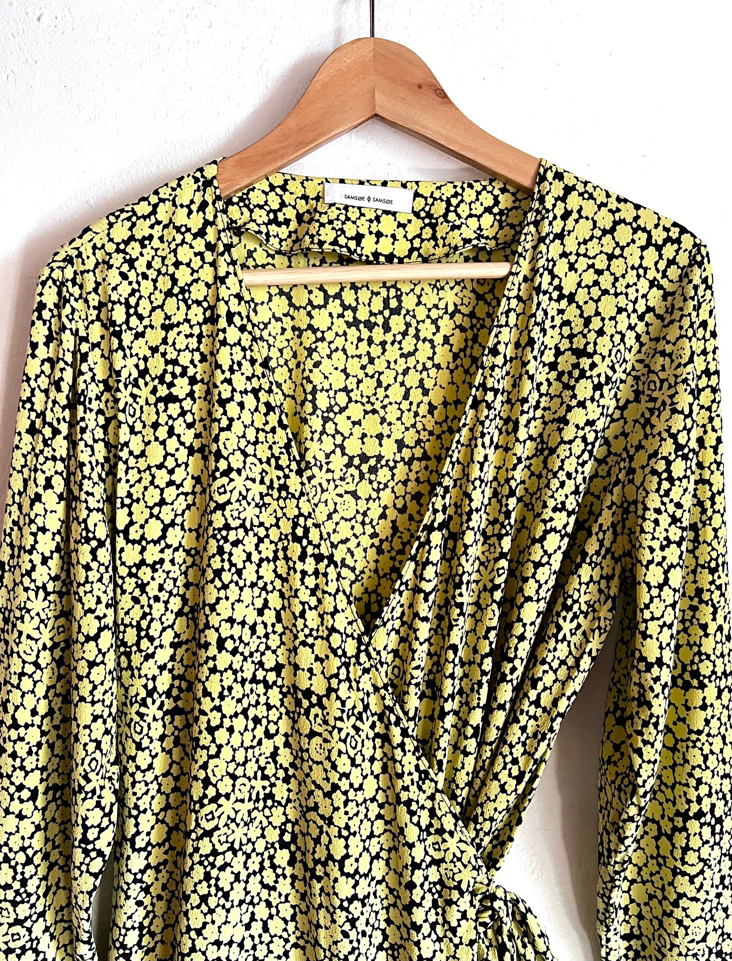 samsoesamsoe limonis black yellow flower wrap dress ruffle