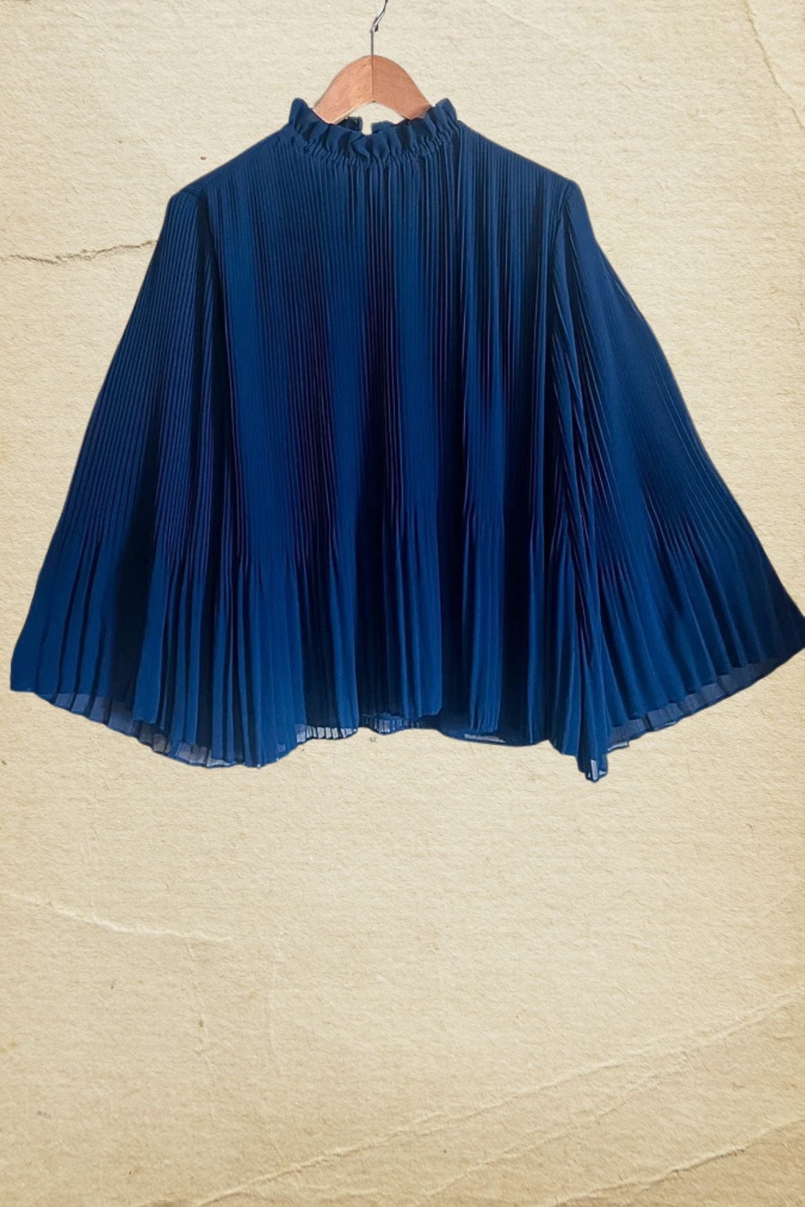 samsoesamsoe malie is dark blue deep pleat ruffle collar top blouse