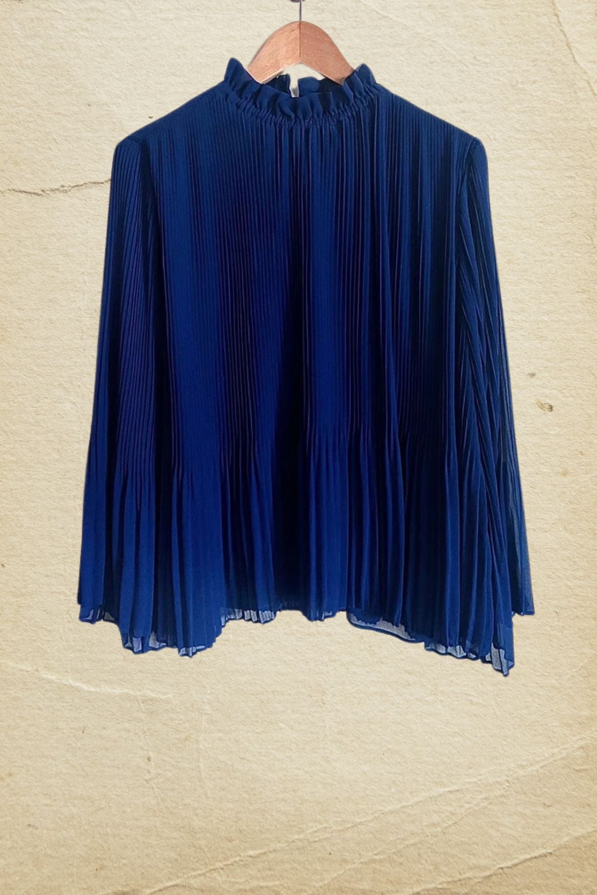 samsoesamsoe malie is dark blue deep pleat ruffle collar top blouse