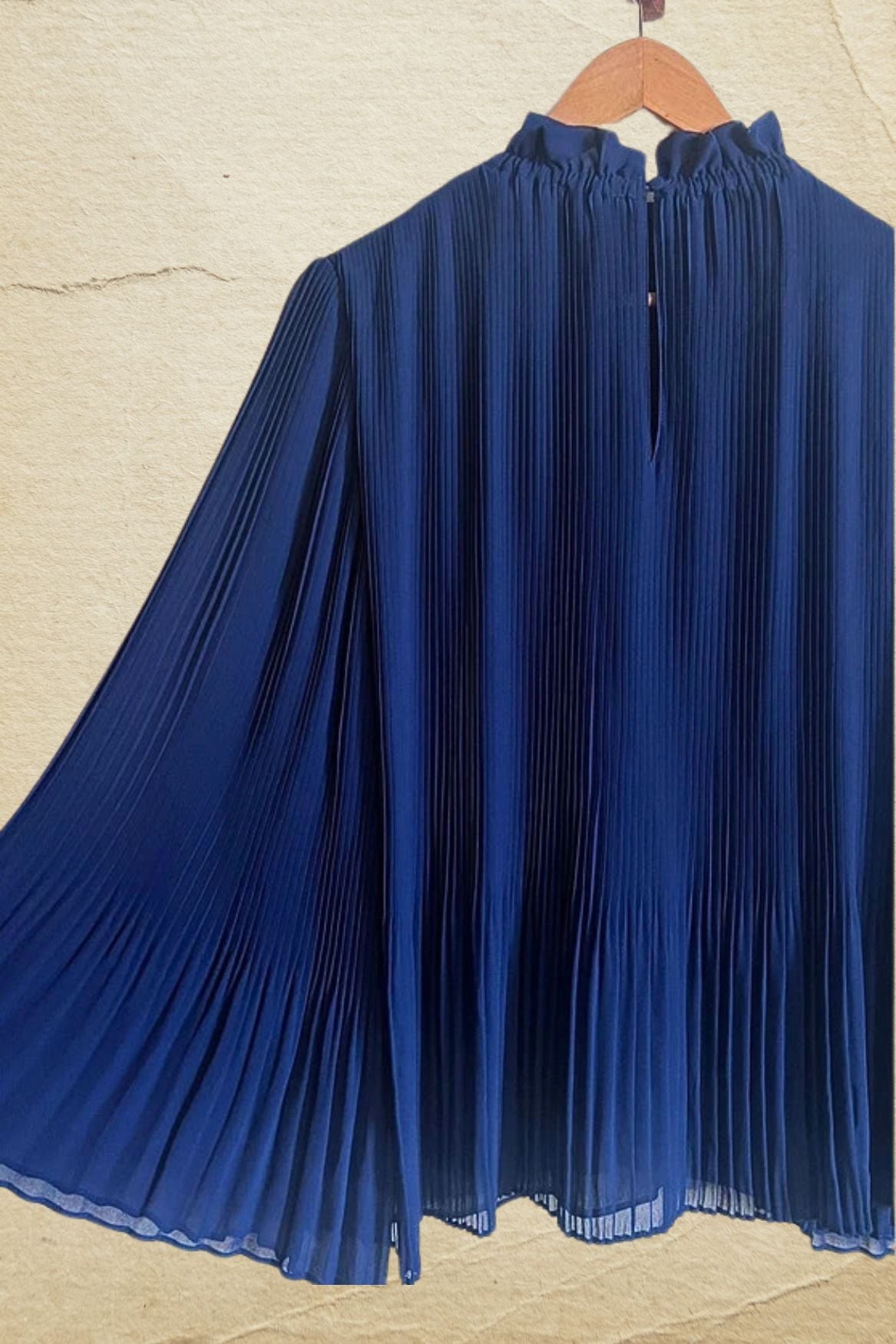 samsoesamsoe malie is dark blue deep pleat ruffle collar top blouse