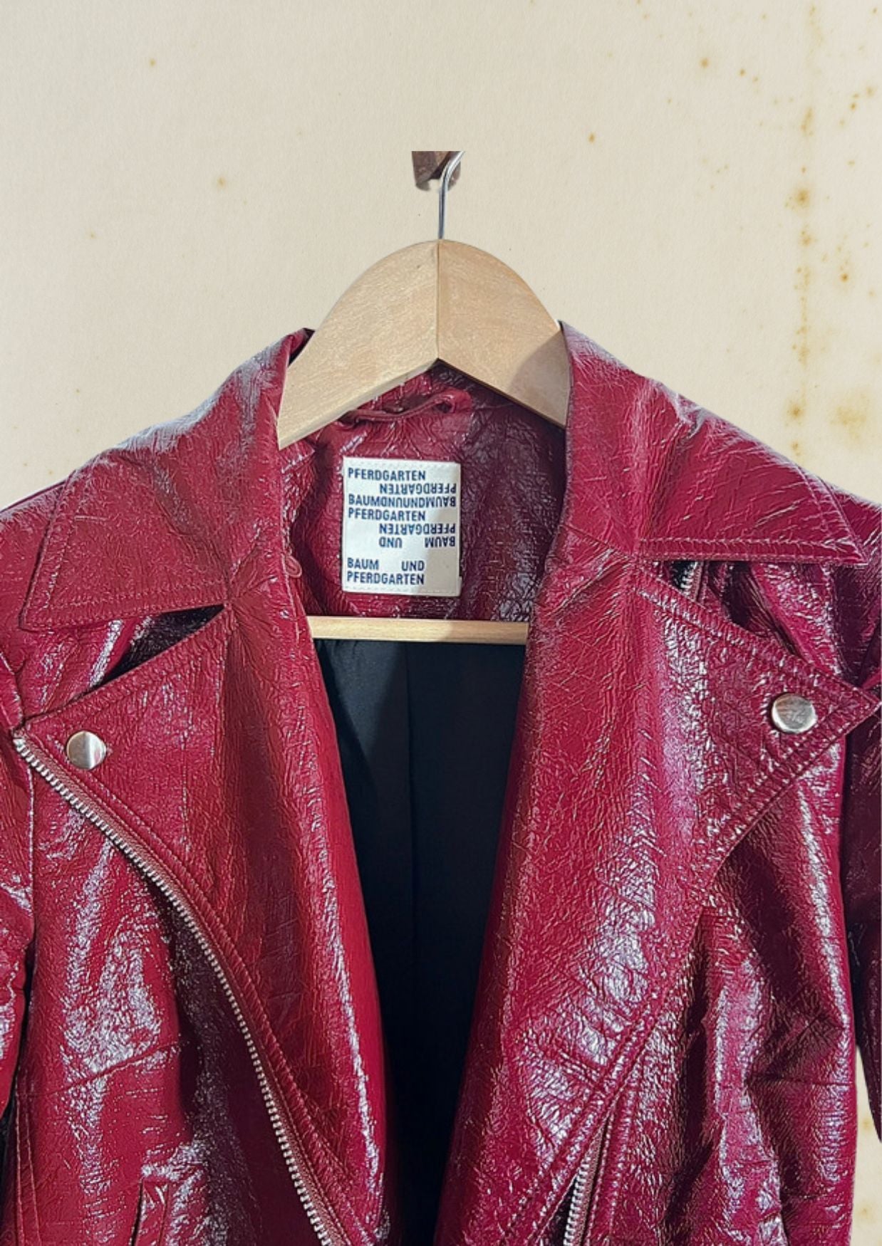 baumundpferdgarten vegan leather burgundy cherry red biker jacket perfecto simili collar