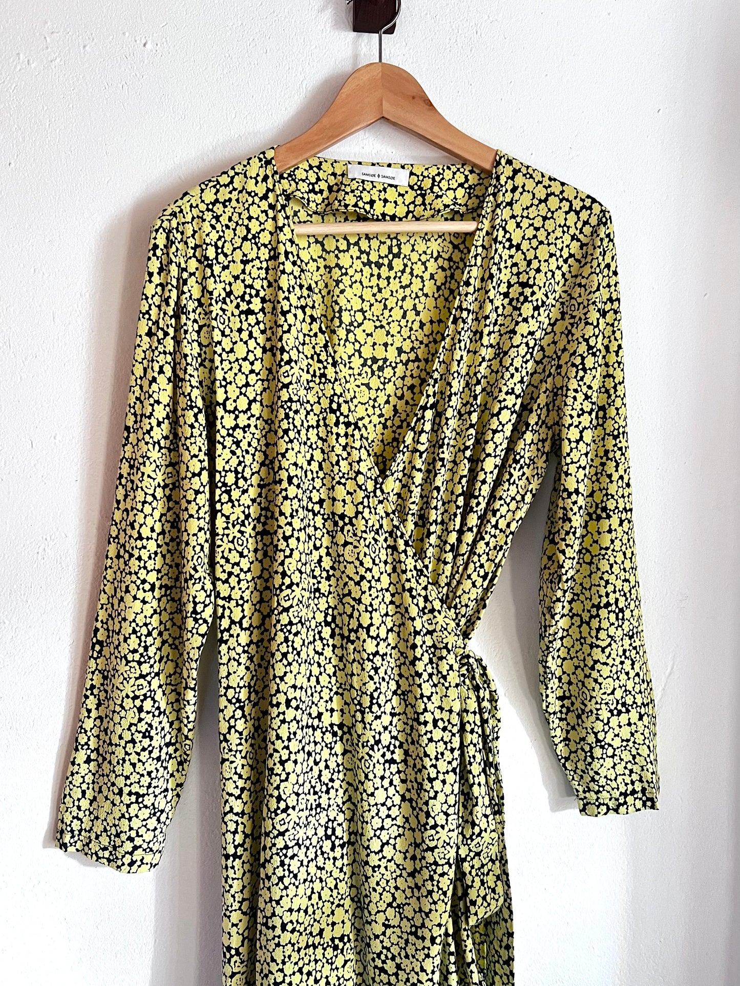 samsoesamsoe limonis black yellow flower wrap dress ruffle