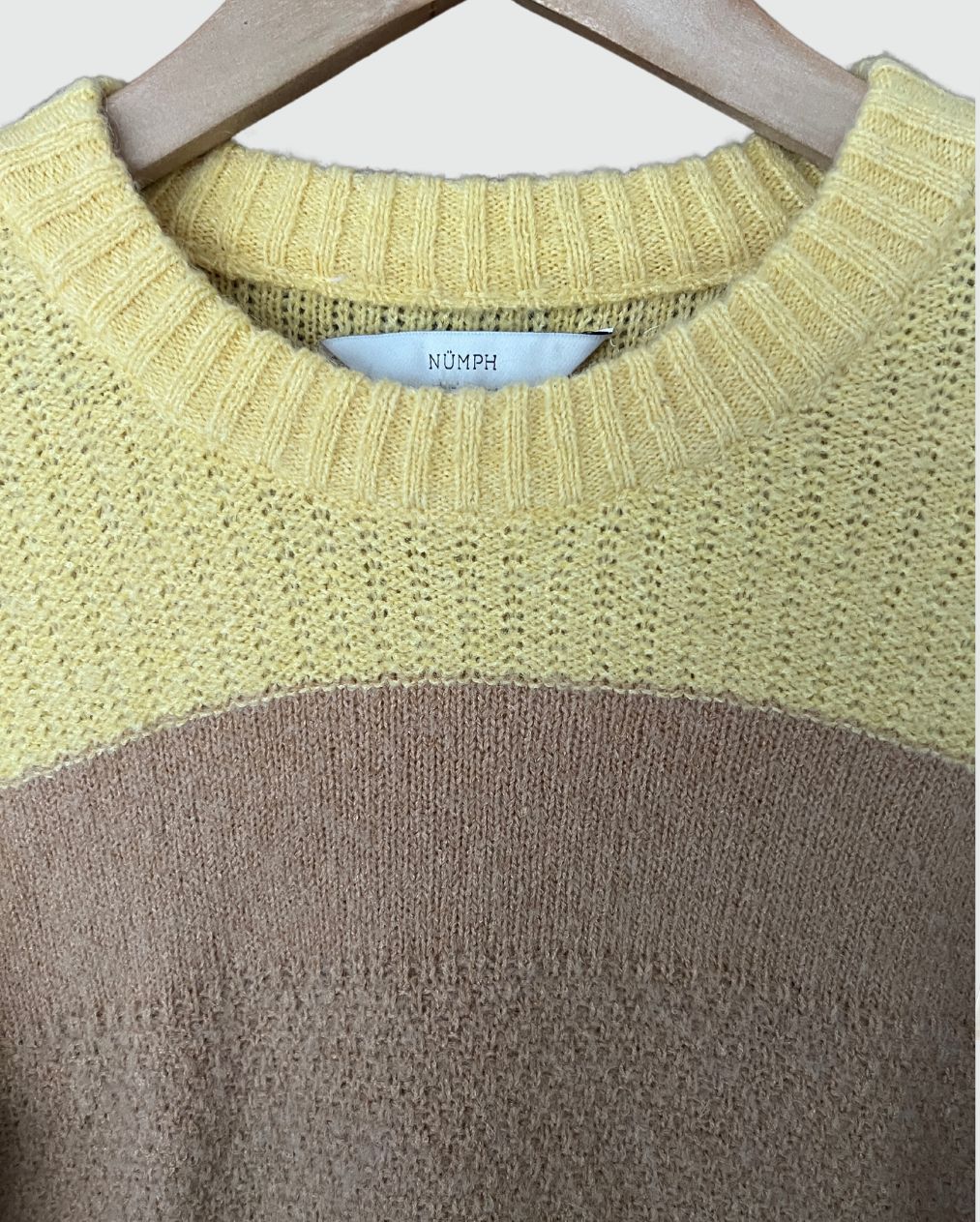 Pull en laine mohair marron jaune NÜMPH