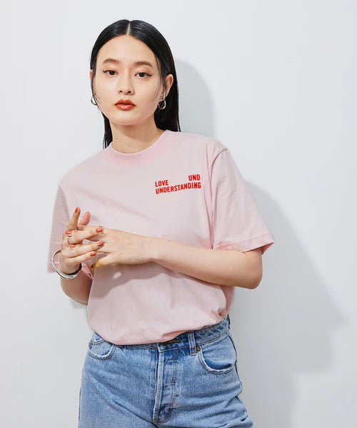 baumundpferdgartenjalotextloveundunderstandingpinktshirt