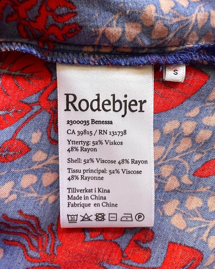 rodebjerbenessawrapkimonoblousefloralbluered