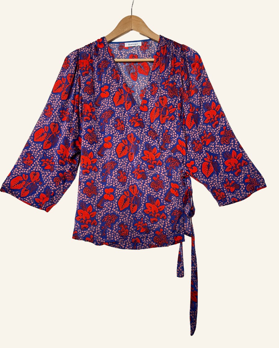 rodebjerbenessawrapkimonoblousefloralbluered