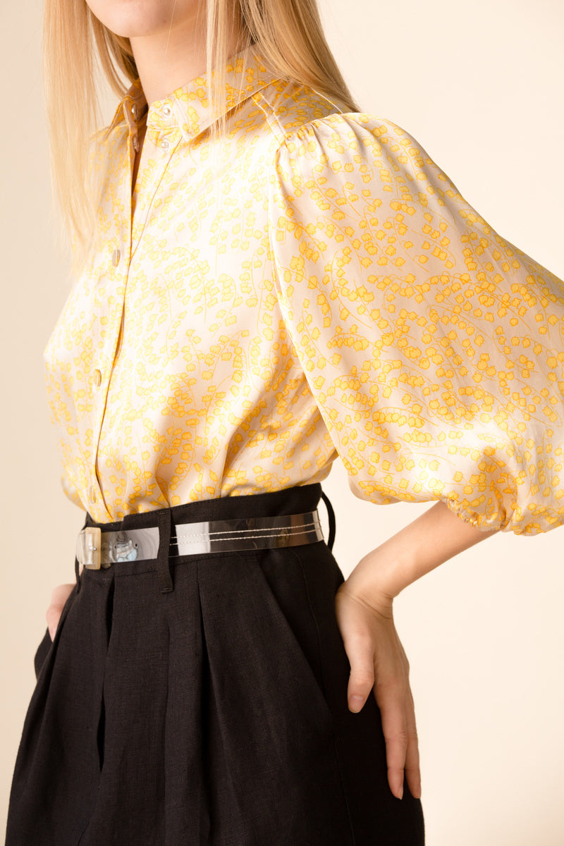 GANNI short cream satin shirt with yellow flowers and puff sleeves