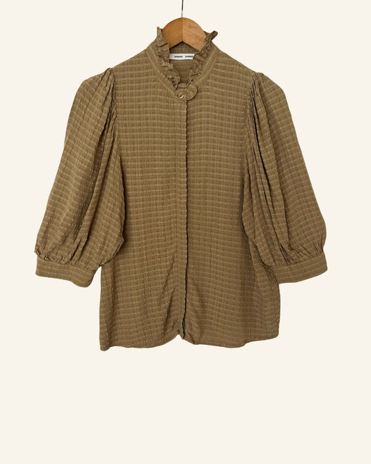 SAMSOE SAMSOE mejsi kaki dark beige ruffled blouse with puff sleeves