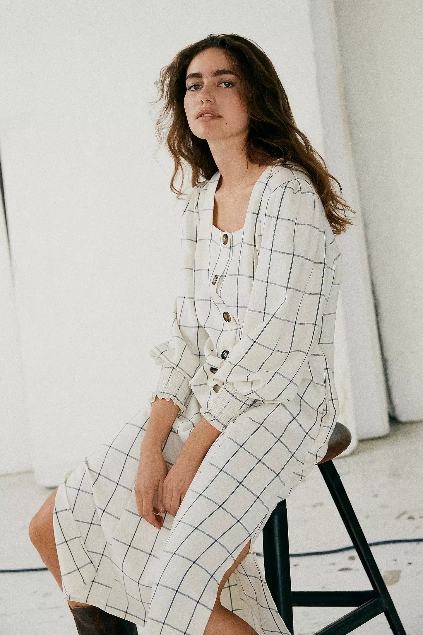 GESTUZ "Linoa" long checkered white dress with puff sleeves