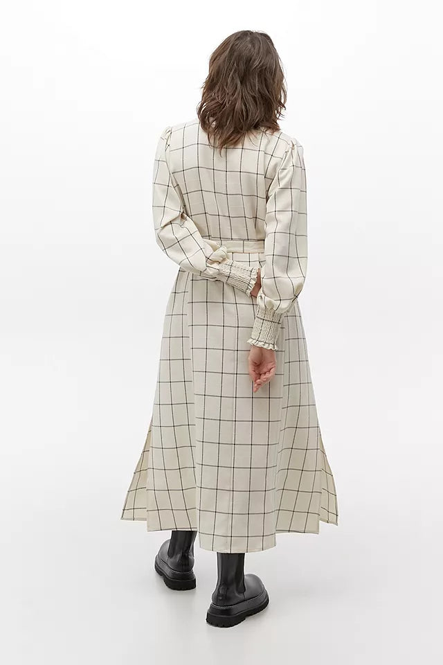 GESTUZ "Linoa" long checkered white dress with puff sleeves