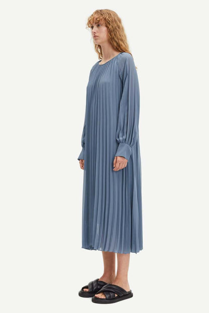 SAMSOE SAMSOE ANNMARI long blue pleated balloon sleeves dress