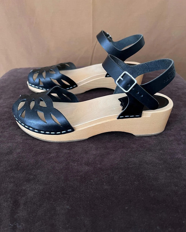 swedishhasbeensblackclogshoes