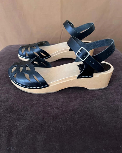 swedishhasbeensblackclogshoes